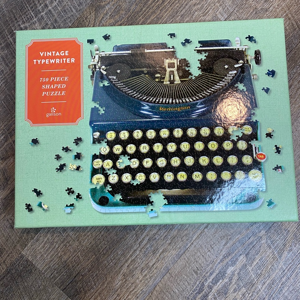 Puzzle! Vintage typewriter